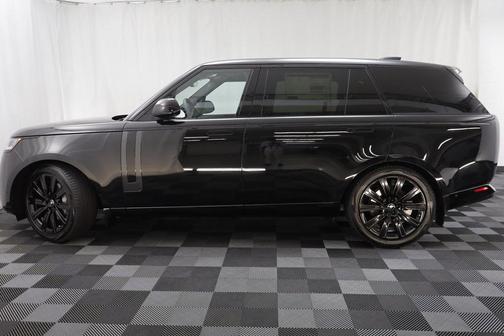 2025 Land Rover Range Rover P400 SE 7 Seat