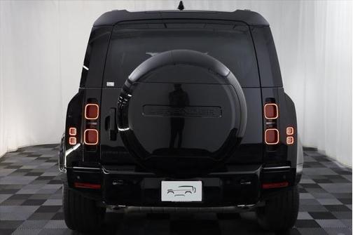 2025 Land Rover Defender 110 P400 X-Dynamic SE