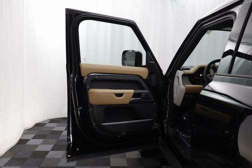 2025 Land Rover Defender 110 P400 X-Dynamic SE