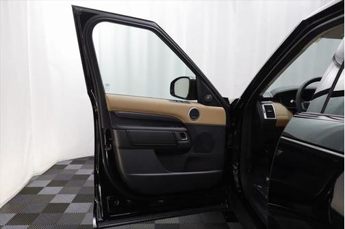 2025 Land Rover Discovery P360 Metropolitan Edition