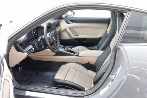 2025 Porsche 911 Carrera