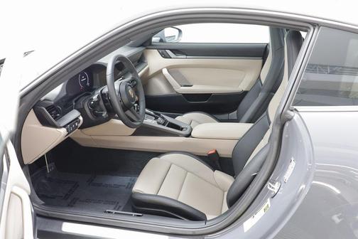 2025 Porsche 911 Carrera