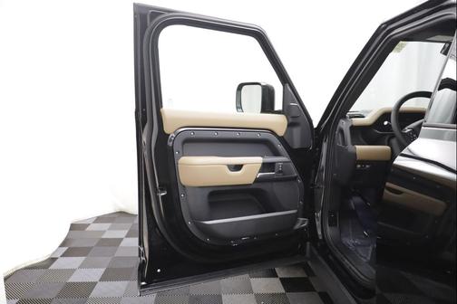 Santorini Black Metallic 2026 Land Rover Defender X-Dynamic SE