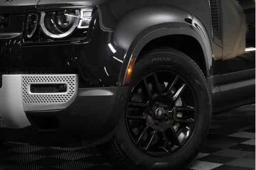 2025 Land Rover Defender 110 P300