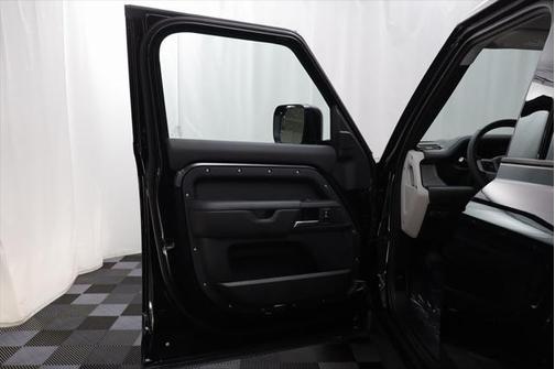 2025 Land Rover Defender 110 P300