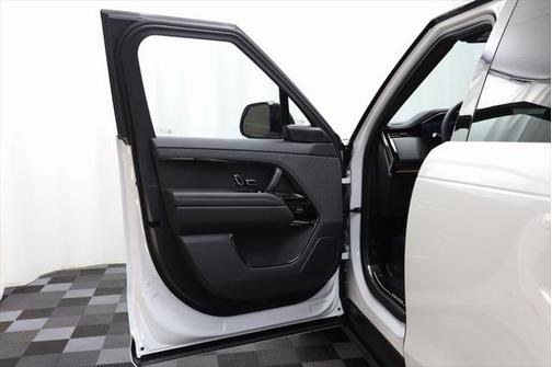 2025 Land Rover Range Rover Sport SE