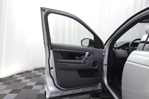 Hakuba Silver Metallic 2023 Land Rover Discovery Sport S