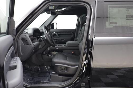 Santorini Black Metallic 2026 Land Rover Defender X-Dynamic SE