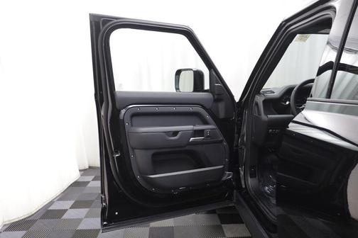 Santorini Black Metallic 2026 Land Rover Defender X-Dynamic SE