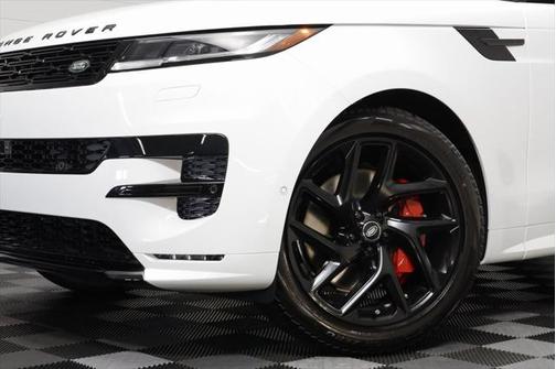 2025 Land Rover Range Rover Sport SE
