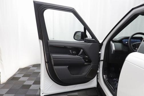 2025 Land Rover Range Rover SV