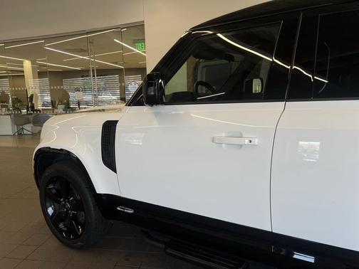 2025 Land Rover Defender 110 P500 X-Dynamic SE