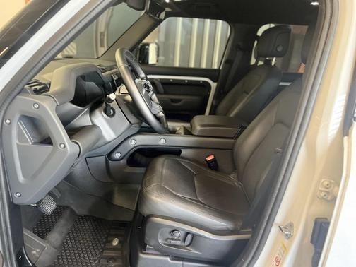 2025 Land Rover Defender 110 P500 X-Dynamic SE