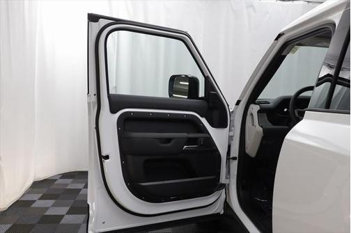 2025 Land Rover Defender S