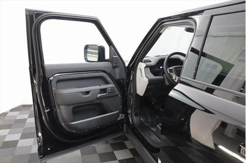 2025 Land Rover Defender S
