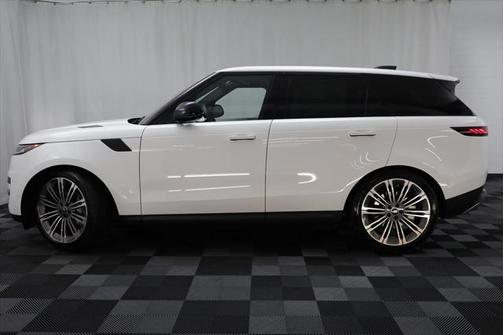 2025 Land Rover Range Rover Sport SE
