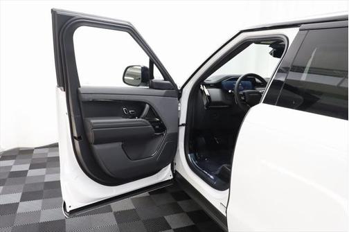 2025 Land Rover Range Rover Sport SE