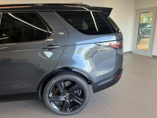 2023 Land Rover Discovery P360 Metropolitan Edition