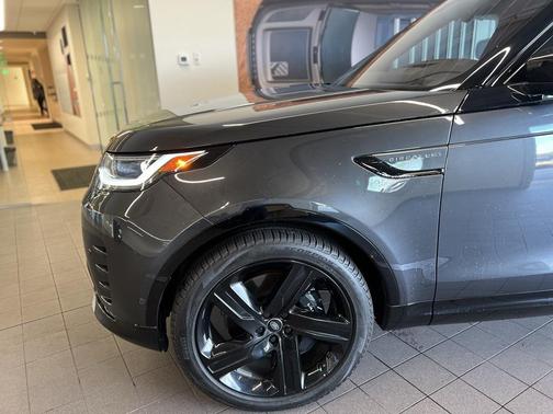 2023 Land Rover Discovery P360 Metropolitan Edition