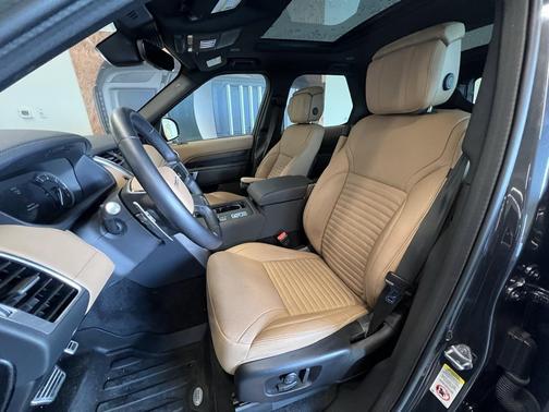 2023 Land Rover Discovery P360 Metropolitan Edition