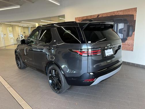 2023 Land Rover Discovery P360 Metropolitan Edition