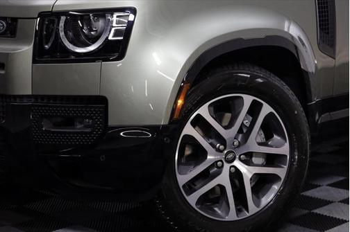 2025 Land Rover Defender X-Dynamic SE