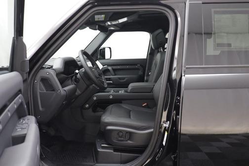 Santorini Black Metallic 2026 Land Rover Defender X-Dynamic SE