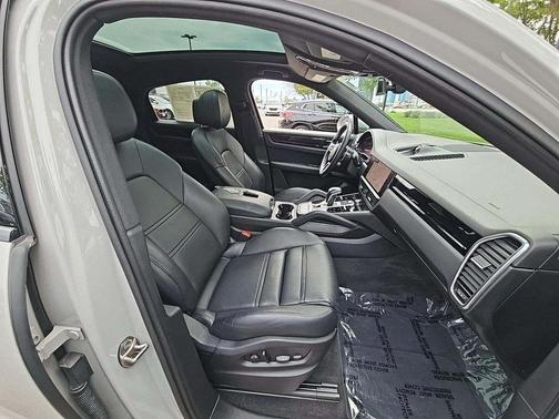 2022 Porsche Cayenne Platinum Edition