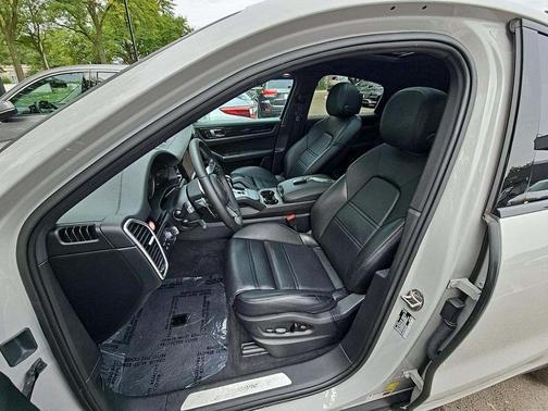 2022 Porsche Cayenne Platinum Edition