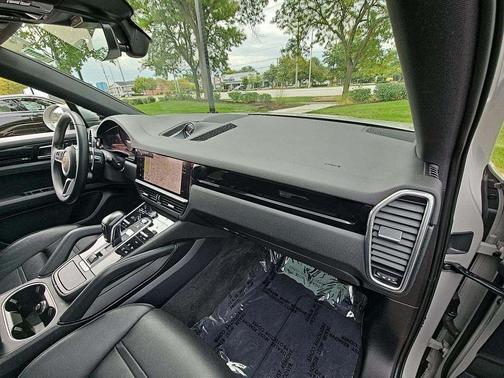 2022 Porsche Cayenne Platinum Edition