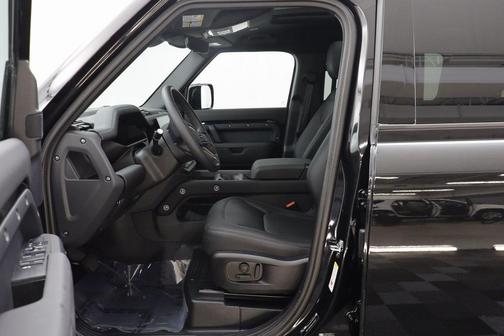 2025 Land Rover Defender 110 P300