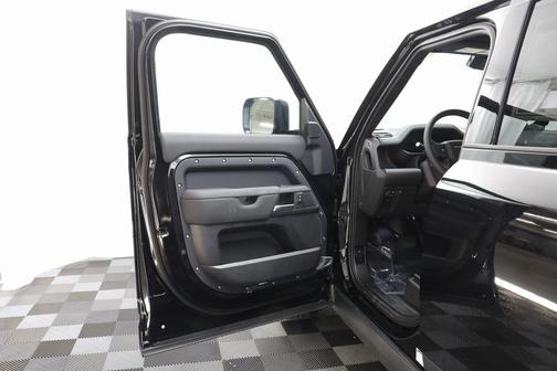 2025 Land Rover Defender 110 P300