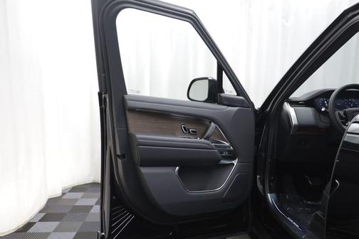 Black 2026 Land Rover Range Rover SE