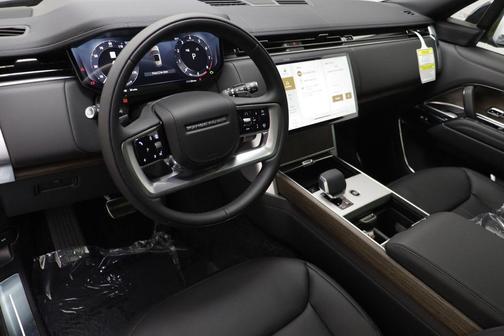 Black 2026 Land Rover Range Rover SE