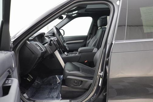 2023 Land Rover Discovery P300 S R-Dynamic