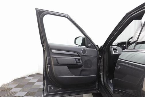 2023 Land Rover Discovery P300 S R-Dynamic