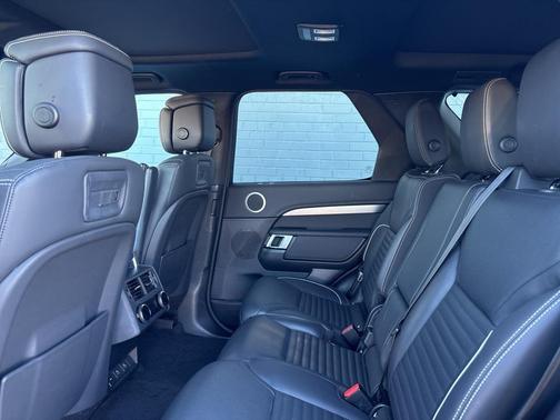 2023 Land Rover Discovery P300 S R-Dynamic