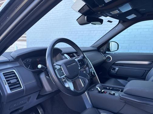 2023 Land Rover Discovery P300 S R-Dynamic