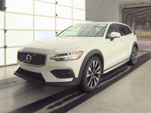 2024 Volvo V60 Cross Country B5 Ultimate