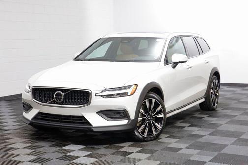 2024 Volvo V60 Cross Country B5 Ultimate