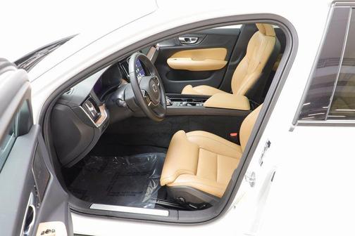 2024 Volvo V60 Cross Country B5 Ultimate