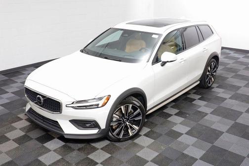 2024 Volvo V60 Cross Country B5 Ultimate