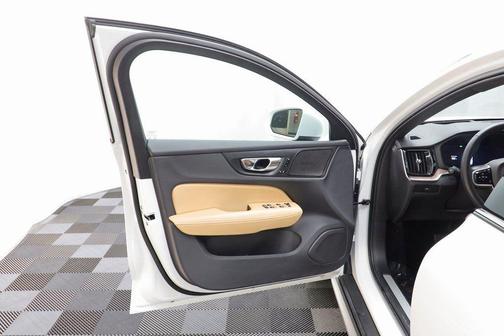 2024 Volvo V60 Cross Country B5 Ultimate