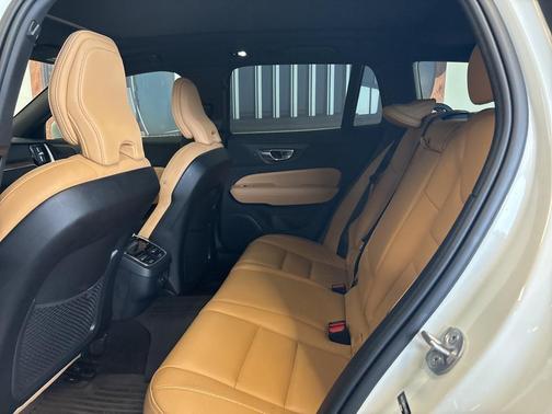 2024 Volvo V60 Cross Country B5 Ultimate