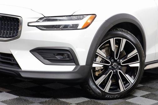 2024 Volvo V60 Cross Country B5 Ultimate