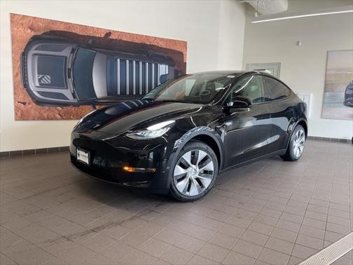 2022 Tesla Model Y Long Range Dual Motor All-Wheel Drive