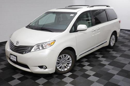 2017 Toyota Sienna XLE