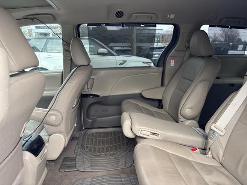 2017 Toyota Sienna XLE