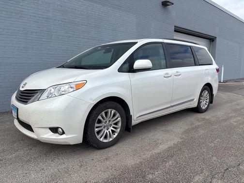 2017 Toyota Sienna XLE