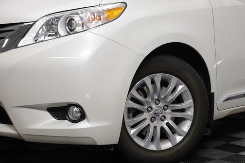 2017 Toyota Sienna XLE